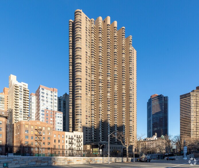 345 E 37th St, New York, NY for lease - Primary Photo - Image 1 of 6