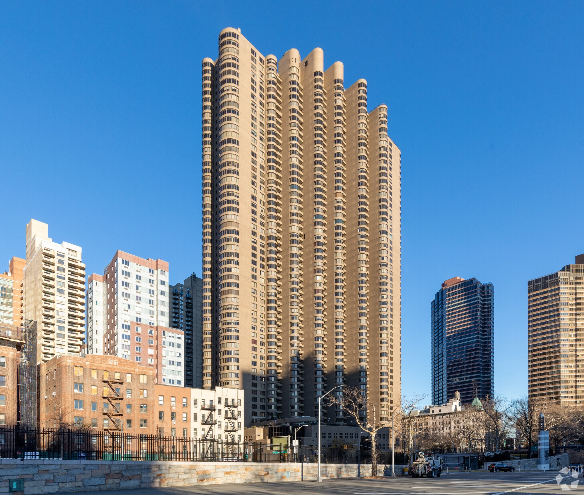 345 E 37th St, New York, NY à louer Photo principale- Image 1 de 7