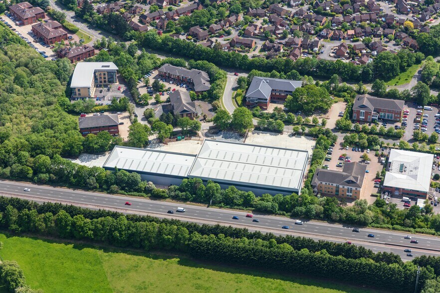 Harvest Crescent, Fleet à louer - Photo du bâtiment - Image 2 de 4