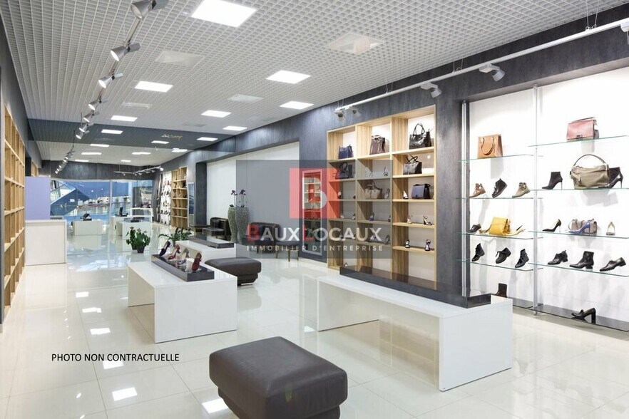 Retail in Salon-de-Provence for lease - Interior Photo - Image 2 of 2