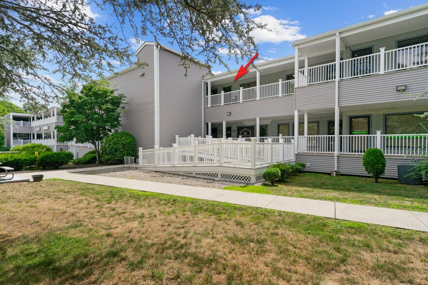 1050 Main St, East Greenwich, RI à vendre - Photo du bâtiment - Image 2 de 27