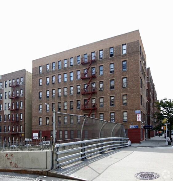 3050 Grand Concourse, Bronx, NY à louer - Photo du bâtiment - Image 2 de 14