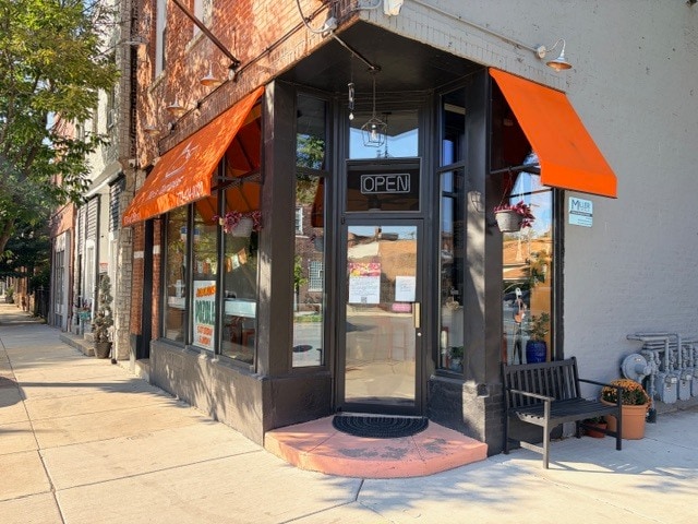 1734 W 35th St, Chicago, IL for lease Interior Photo- Image 1 of 7