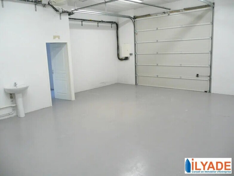 Flex in Rousset for lease - Building Photo - Image 1 of 7