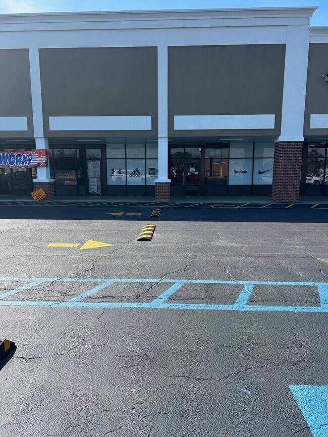 Plus de détails pour 124 E Jarman St, Hazlehurst, GA - Bureau/Commerce de détail à louer