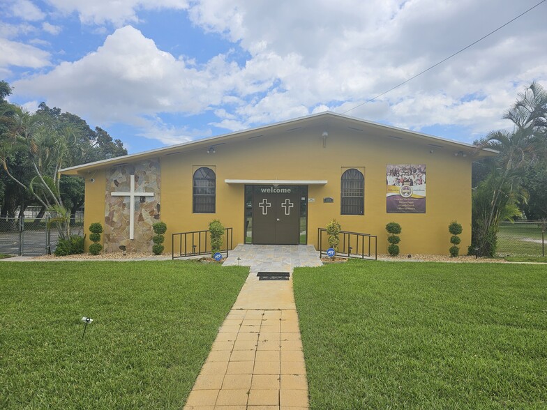 17001 NW 20th Ave, Miami Gardens, FL for lease - Building Photo - Image 1 of 7