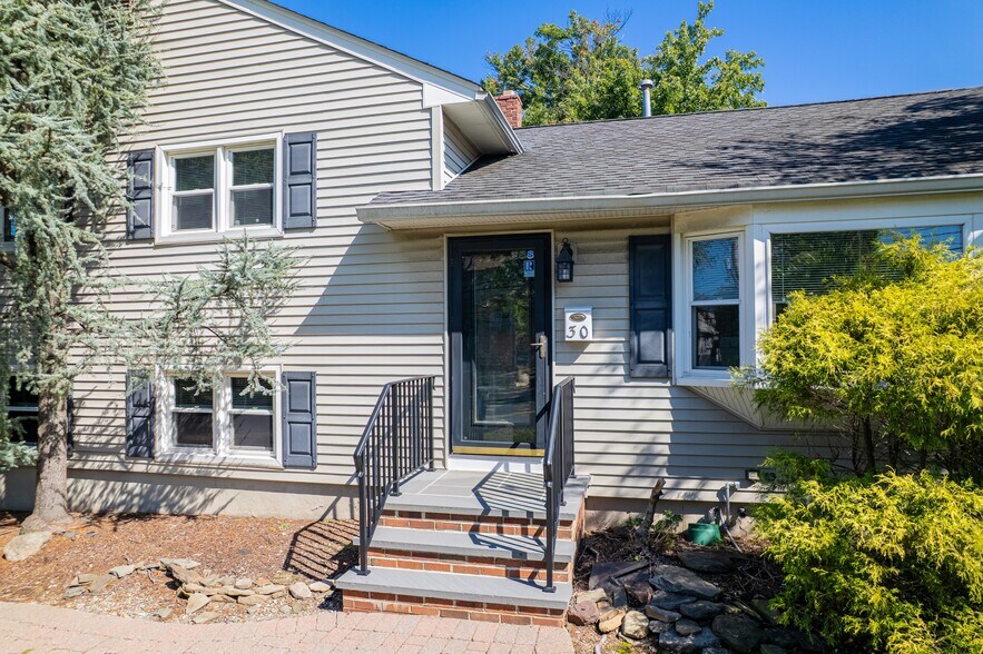 30 Brant Ave, Clark, NJ à vendre - Photo du bâtiment - Image 2 de 31