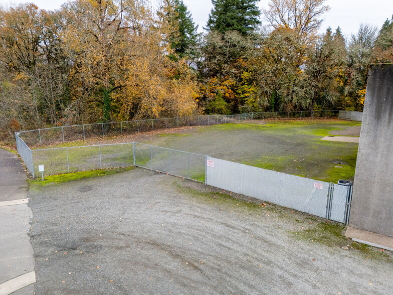 1555-1557 SE Crystal Lake Dr, Corvallis, OR for lease - Building Photo - Image 2 of 38