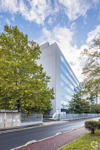 420 Rue D'Estienne D'Orves, Colombes à louer - Photo du bâtiment - Image 3 de 4