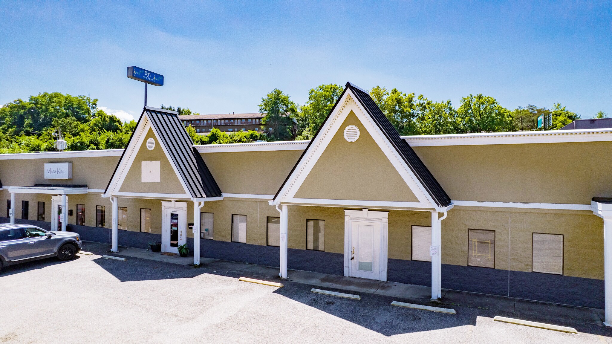 1016 Maple Dr, Morgantown, WV for lease Building Photo- Image 1 of 12