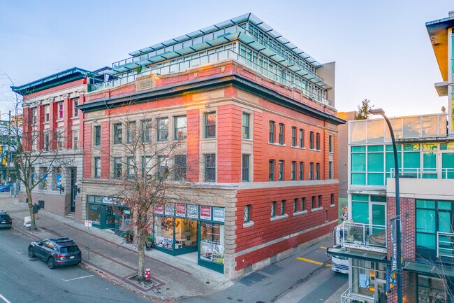Plus de détails pour 88 Lonsdale Ave, North Vancouver, BC - Commerce de détail à louer