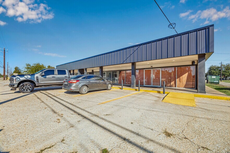 5600 Yale St, Houston, TX à louer - Photo du bâtiment - Image 2 de 7