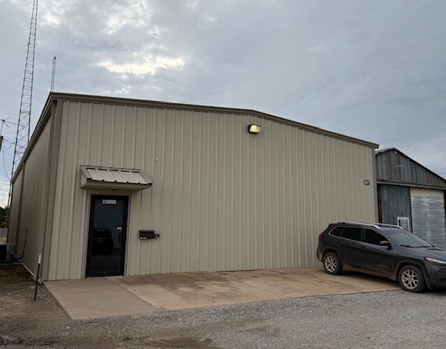 2417 Rock Island Blvd, Enid, OK for sale - Primary Photo - Image 1 of 3