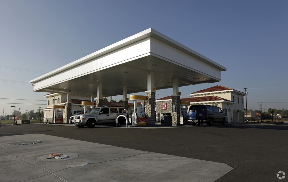 17725 Foothill Blvd, Fontana, CA for sale - Primary Photo - Image 1 of 3