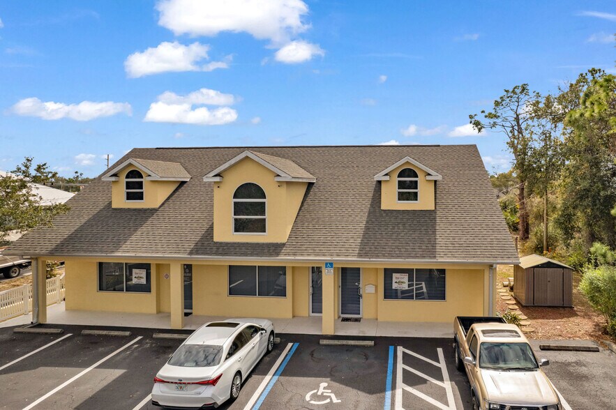 493 Barger Dr, Port Charlotte, FL à vendre - Photo du bâtiment - Image 2 de 28