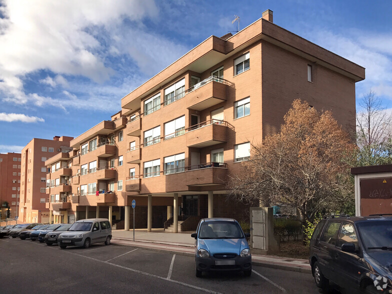 Avenida De Burgos, 14, Guadalajara, Guadalajara à louer - Photo du bâtiment - Image 2 de 2