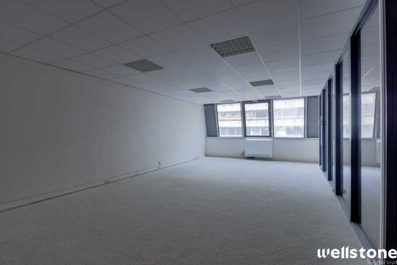 32 Rue De Paradis, Paris for sale - Interior Photo - Image 3 of 26