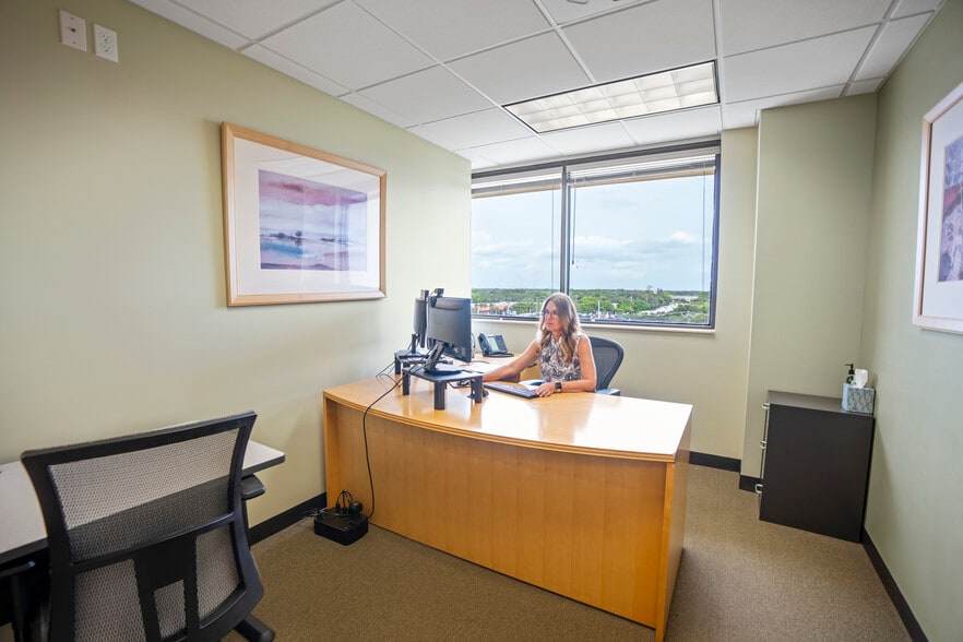 4440 PGA Blvd, Palm Beach Gardens, FL for lease - Interior Photo - Image 3 of 5