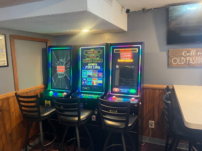 W2164 Highway 60, Columbus, WI à vendre - Photo du bâtiment - Image 3 de 8