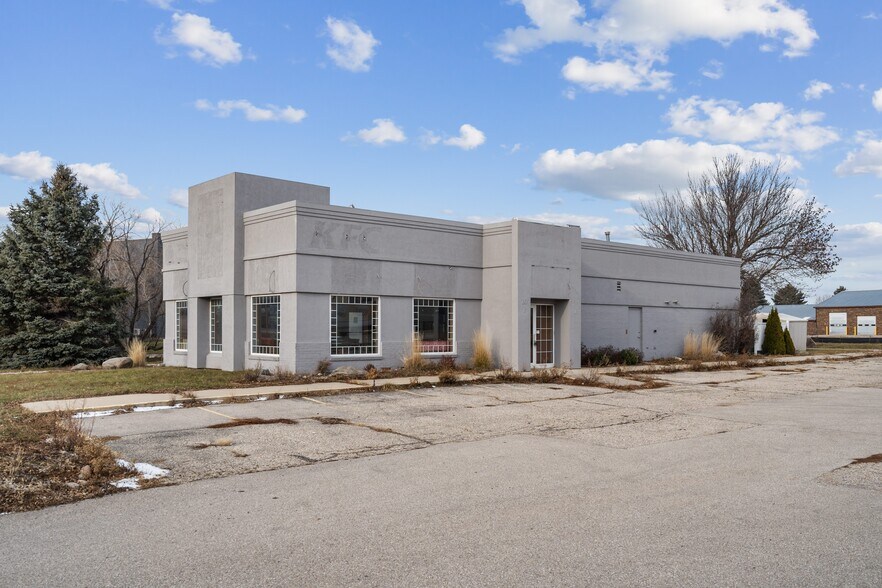 10 Plaza Dr, Clear Lake, IA à louer - Photo du bâtiment - Image 2 de 24