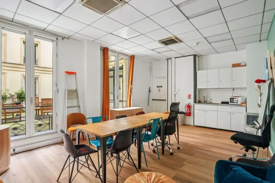 25 Rue De Choiseul, Paris à louer - Photo du bâtiment - Image 2 de 23