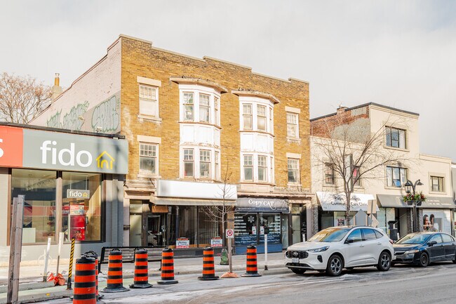 Plus de détails pour 744-748 Danforth Ave, Toronto, ON - Commerce de détail à louer