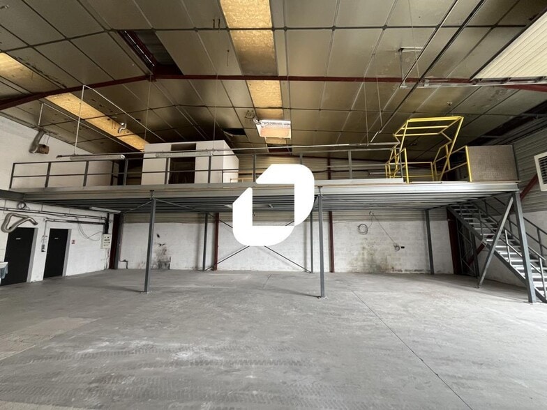 Flex in Vaulx-en-Velin for lease - Interior Photo - Image 3 of 10