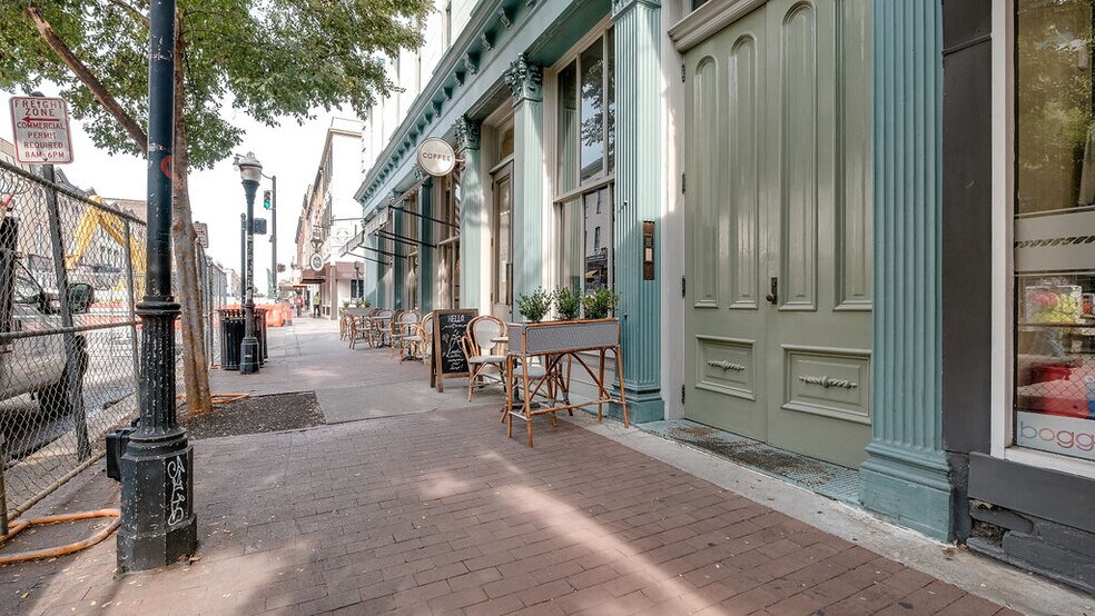 36 W Broughton St, Savannah, GA à louer - Photo du bâtiment - Image 2 de 25