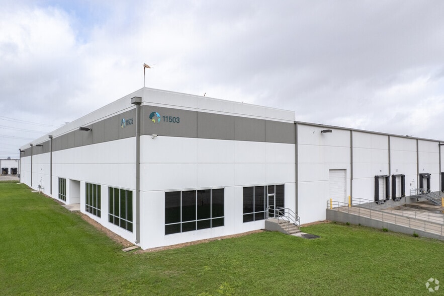 11503 Highway 225, La Porte, TX à louer - Photo du bâtiment - Image 2 de 6