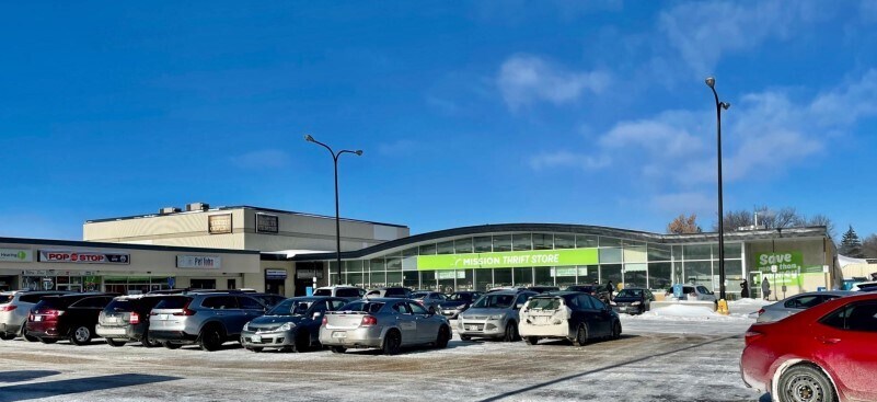 701 W Regent Ave, Winnipeg, MB à vendre Photo du bâtiment- Image 1 de 1