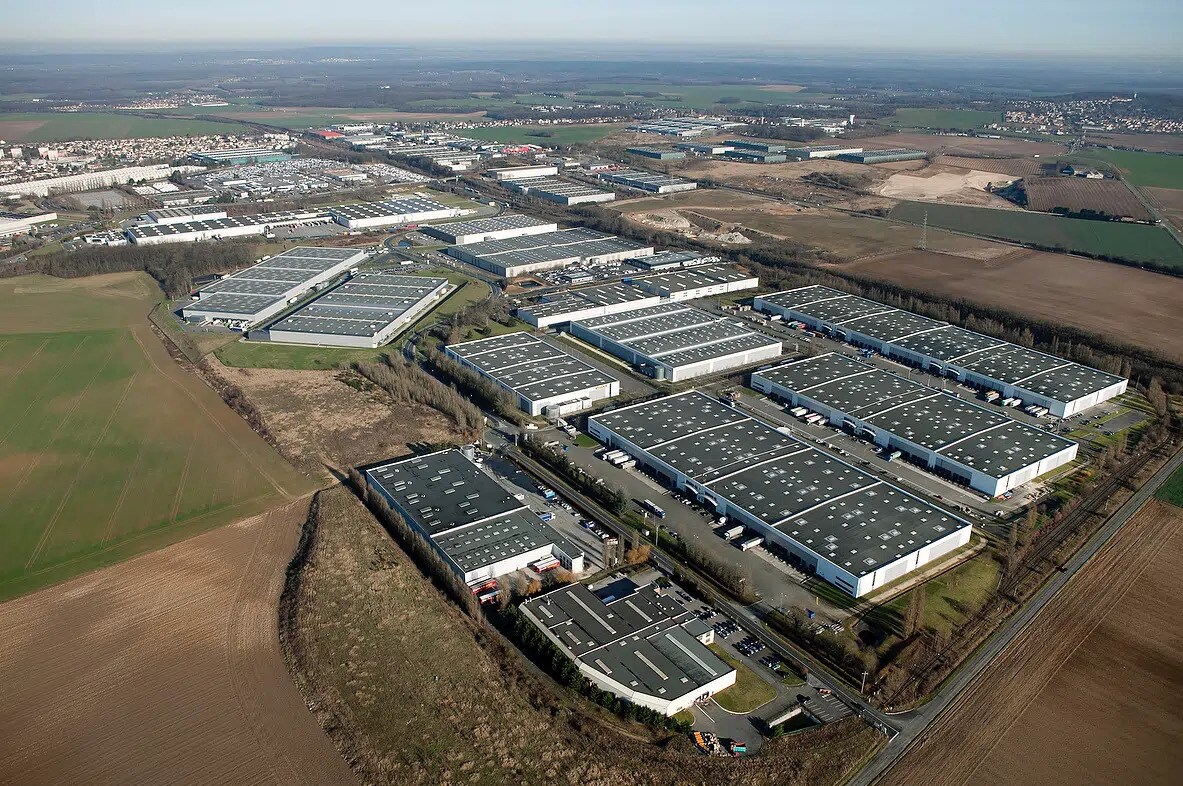 Industrial in Marly-la-Ville for lease Building Photo- Image 1 of 11