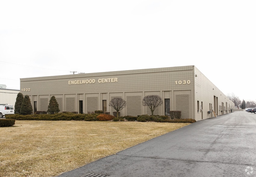 1030-1032 N Crooks Rd, Clawson, MI for lease - Primary Photo - Image 1 of 8