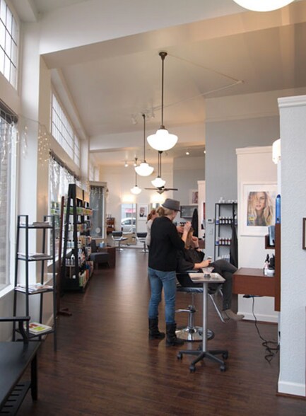 2000-2018 NE Sandy Blvd, Portland, OR à louer - Photo du bâtiment - Image 2 de 20