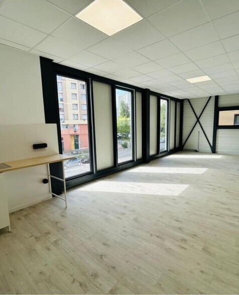 Industrial in Bagnolet for lease - Building Photo - Image 2 of 6