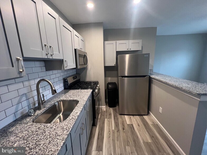 120 W Girard Ave, Philadelphia, PA à vendre - Photo du bâtiment - Image 2 de 22