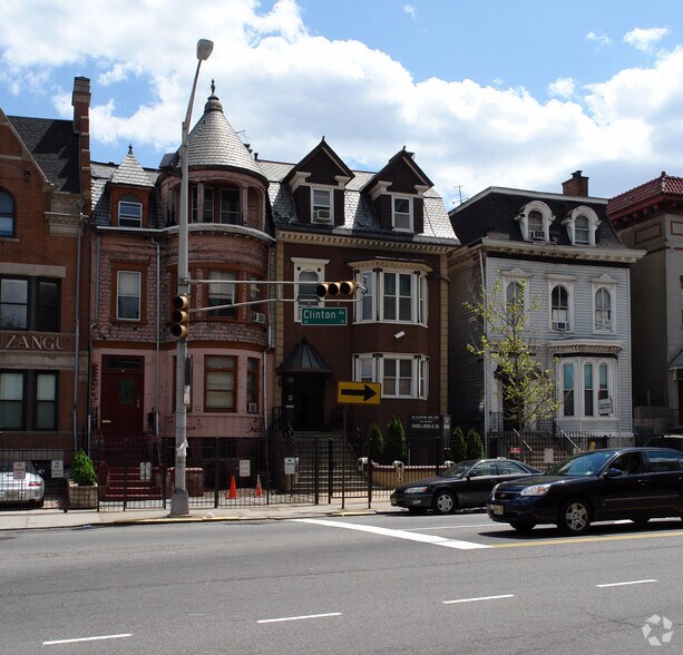 82 Clinton Ave, Newark, NJ à louer - Photo du bâtiment - Image 2 de 4