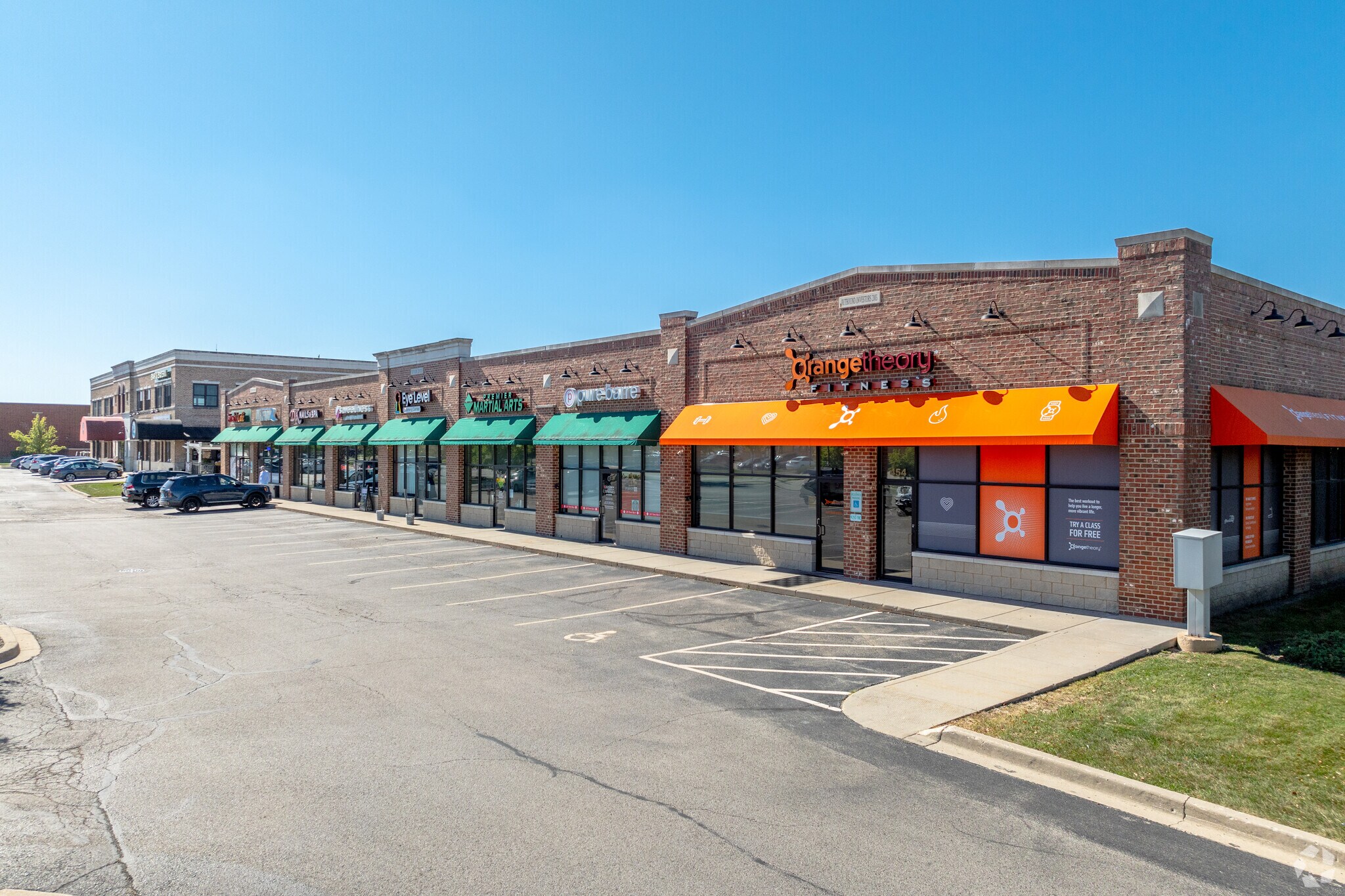 454-469 Redington Dr, South Elgin, IL for lease Building Photo- Image 1 of 7