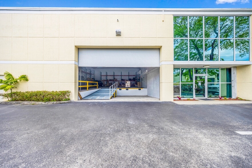 8009 NW 29th St, Doral, FL for sale - Building Photo - Image 3 of 23