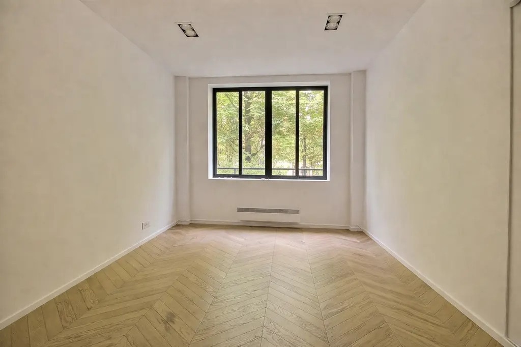 Office in Paris for lease Building Photo- Image 1 of 8