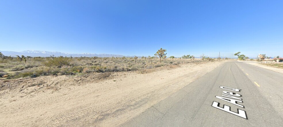 East Avenue Q, Palmdale, CA à vendre - Photo du bâtiment - Image 2 de 4