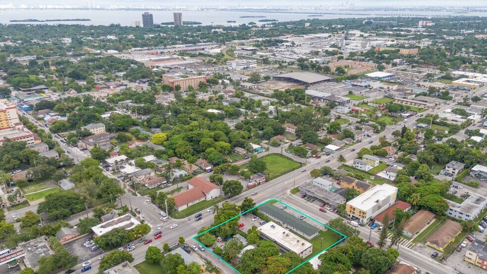 North Miami Ave Multi-Family Portfolio portefeuille de 6 propriétés à vendre sur LoopNet.ca - Photo du bâtiment - Image 2 de 12