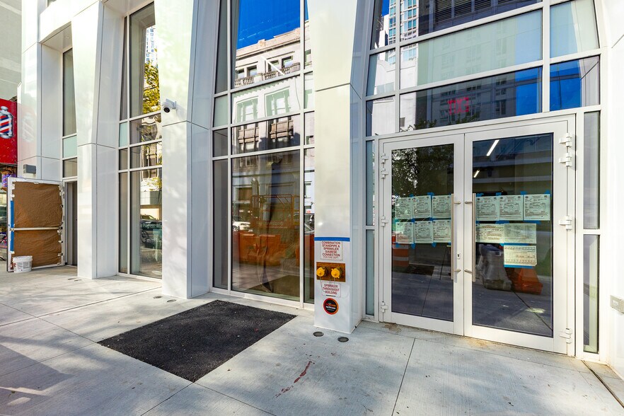 150 Lawrence St, Brooklyn, NY à louer - Photo du bâtiment - Image 2 de 2