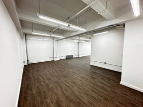 325 W 38th St, New York, NY for lease Interior Photo- Image 2 of 6