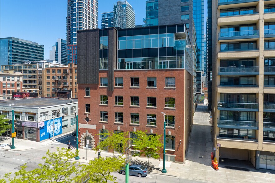 99 Spadina Ave, Toronto, ON à louer - Photo du bâtiment - Image 2 de 4