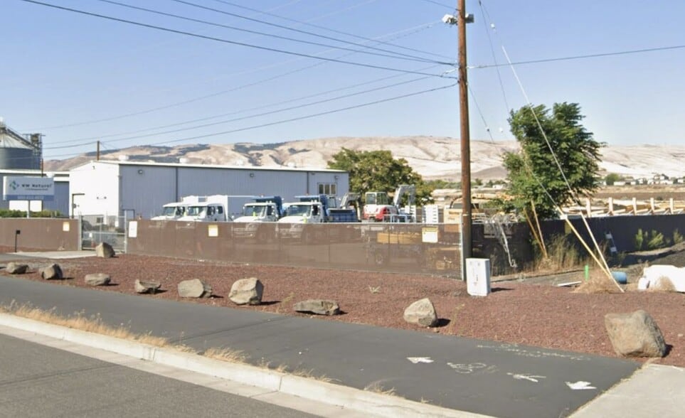 1125 Bargeway Rd, The Dalles, OR for lease - Building Photo - Image 2 of 5