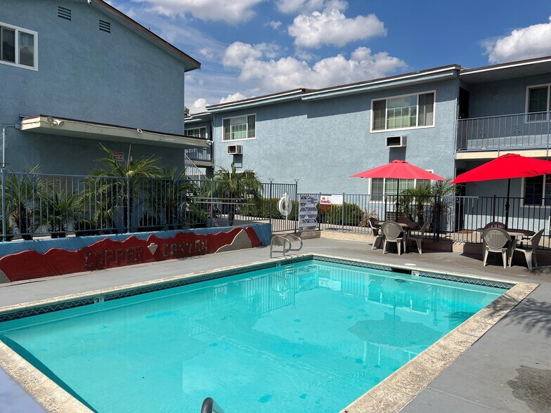 1525 E Lynwood Dr, San Bernardino, CA à vendre - Photo du bâtiment - Image 2 de 21