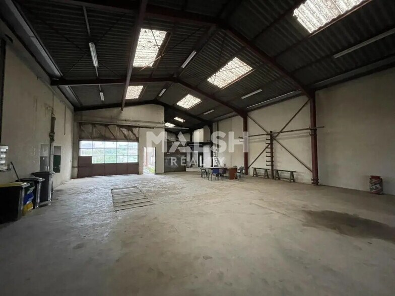 Flex in Miribel for lease - Interior Photo - Image 2 of 10