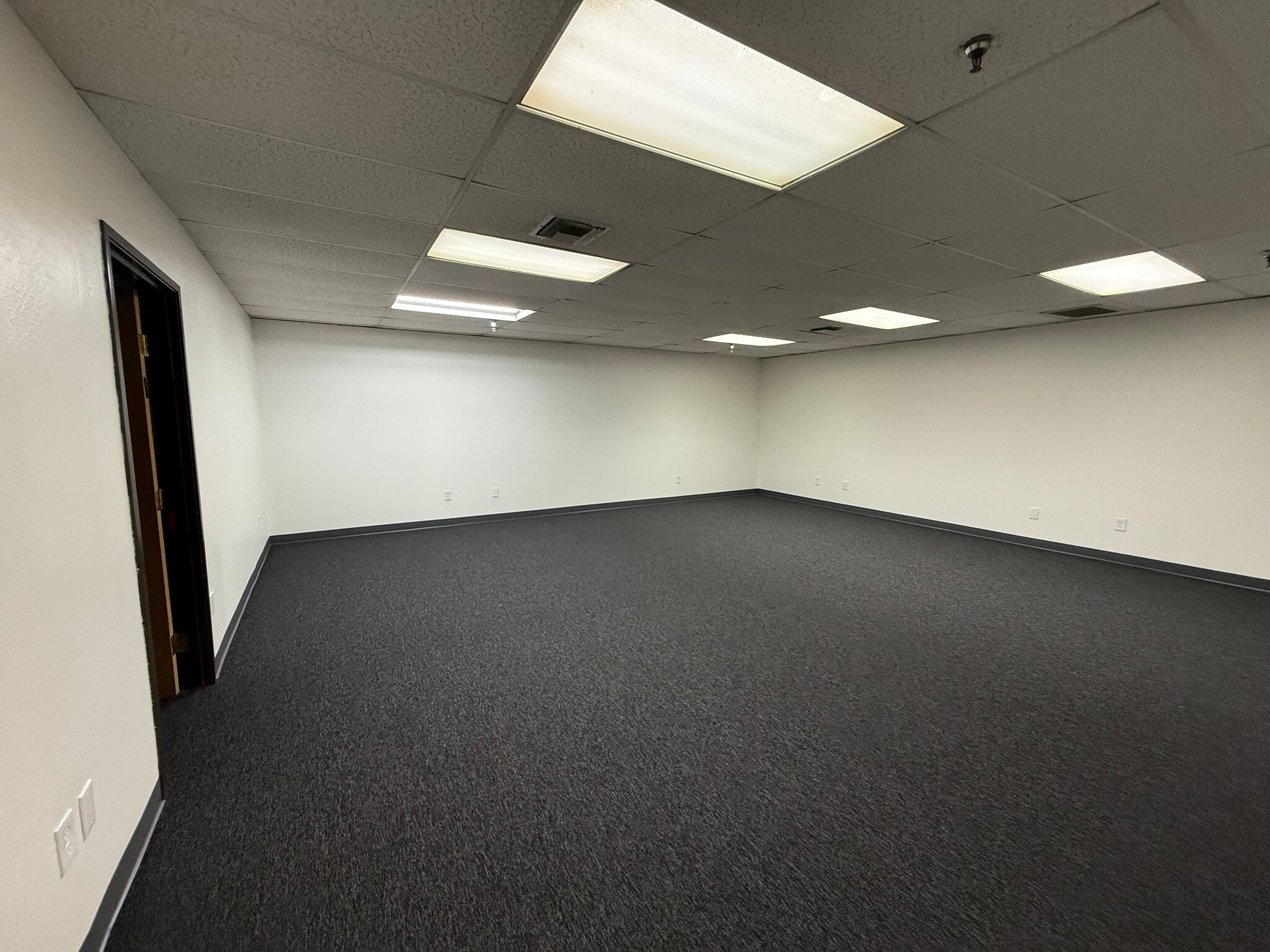 17632 Metzler Ln, Huntington Beach, CA for lease Interior Photo- Image 1 of 11