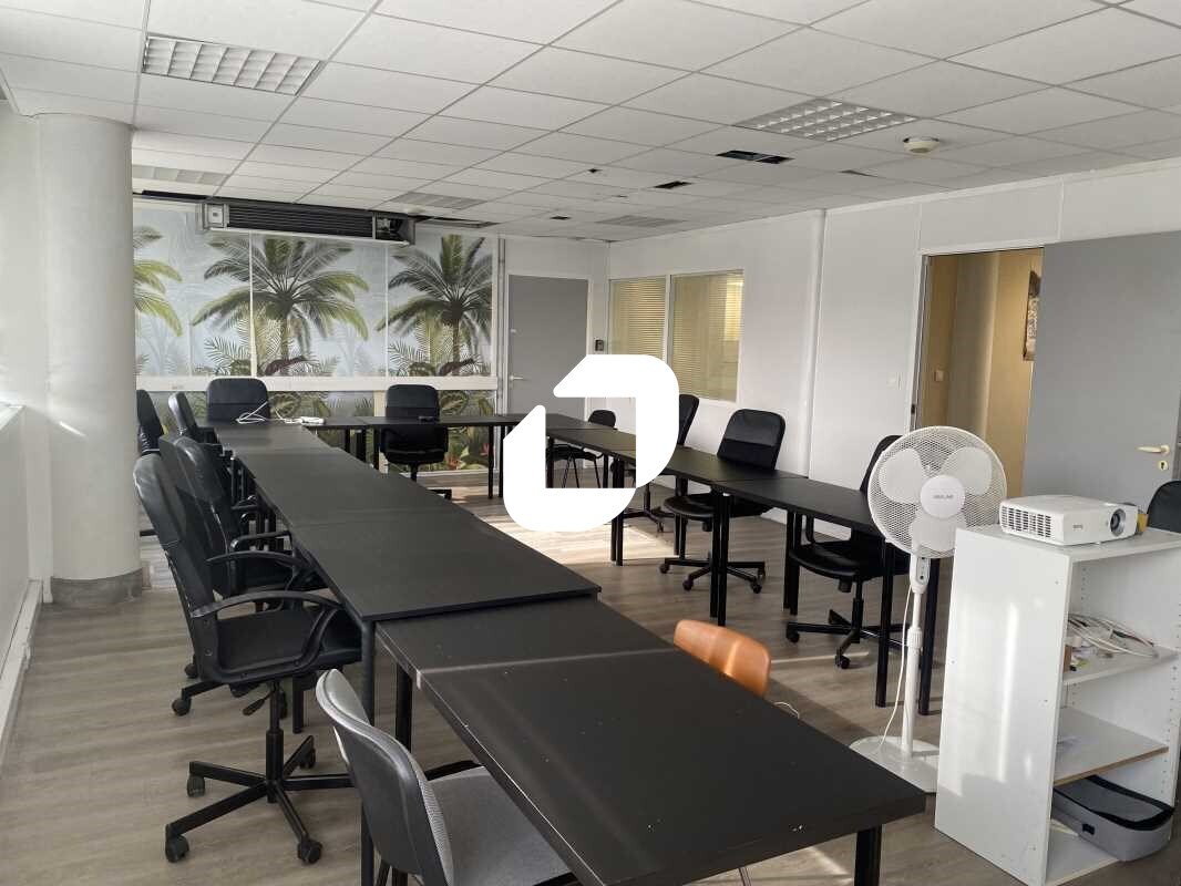 Office in Bègles for lease Interior Photo- Image 1 of 11
