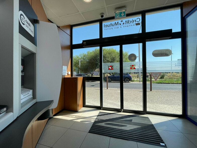 Retail in Le Havre for lease - Lobby - Image 2 of 8